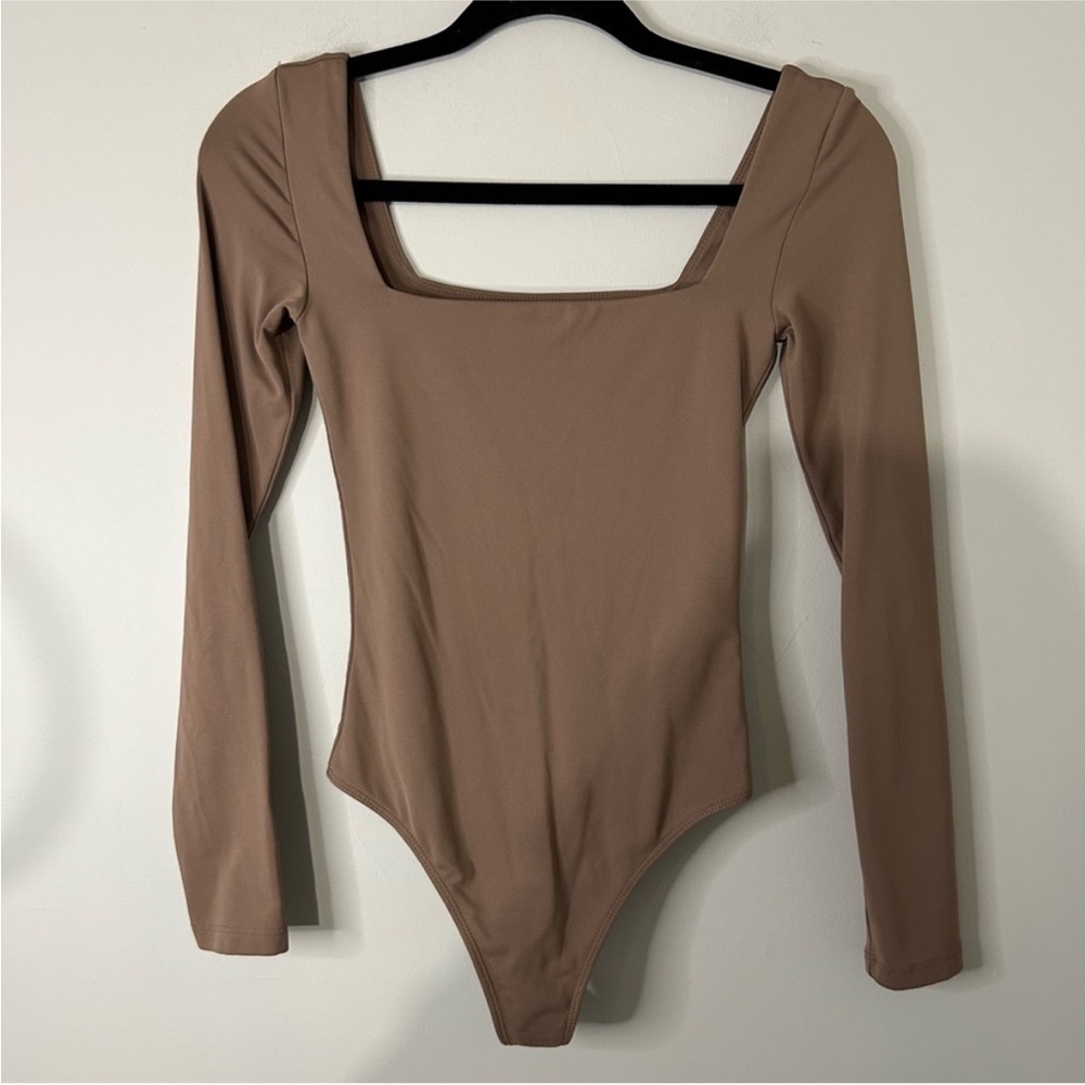 Aritzia Babaton Contour Brown Squareneck Long Sleeve Bodysuit, new without tags